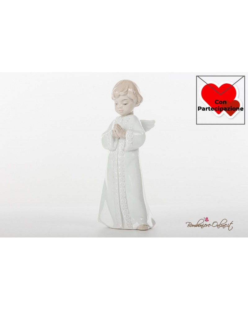 Prima Comunione Morena: angioletto maschio che prega in piedi in porcellana lucida colorata