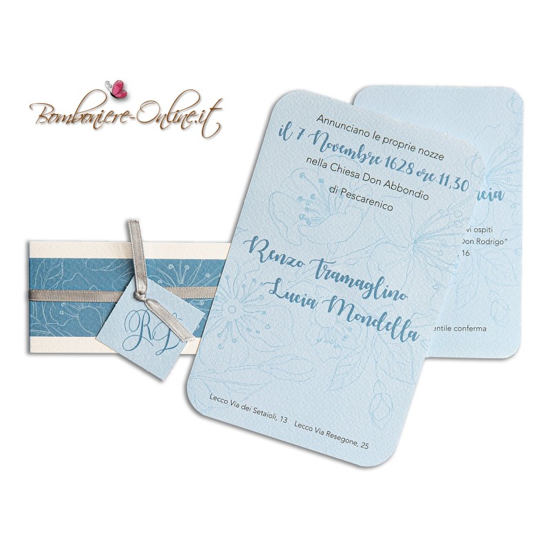 Partecipazione con invito nozze azzurra con fascia e iniziali, decoro floreale