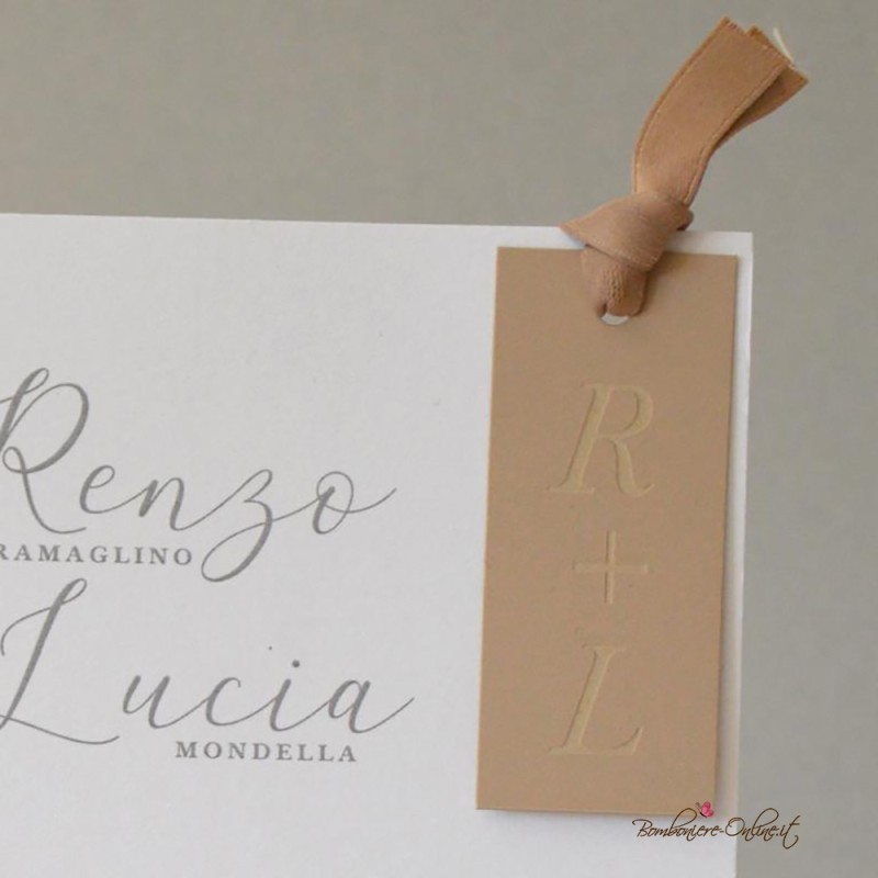 Partecipazione Matrimonio con tag rettangolare marrone e nastrino