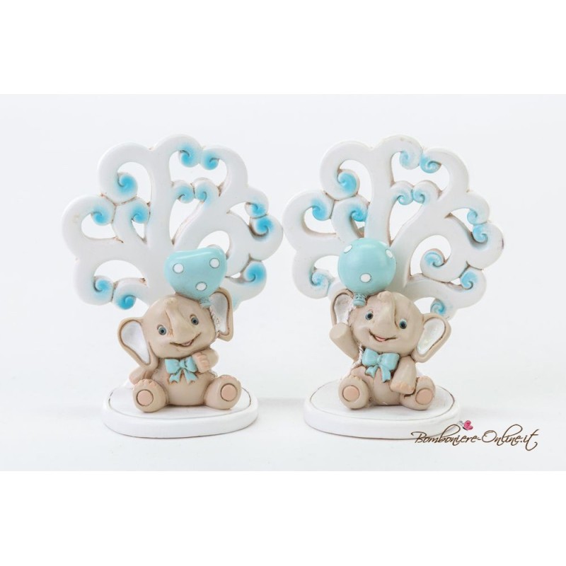 Elefantino azzurro con palloncino sotto l'albero
