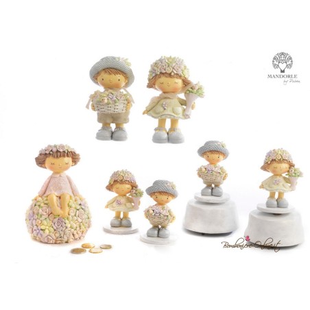Bomboniera Carillon Bambina con Cappello e Mazzo di fiori