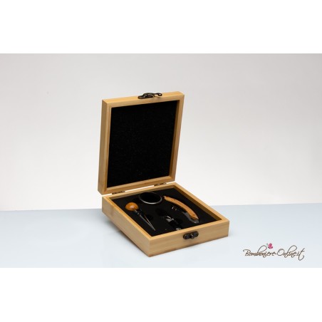 Bomboniera Solidale Set Quattro Attrezzi Vino con Scatola Legno