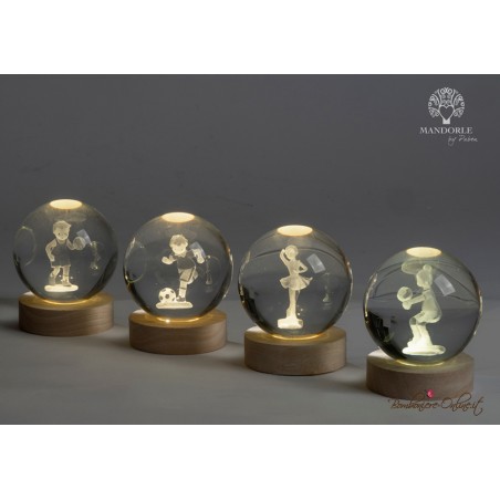 Bomboniera Globo piccolo Bambino Calciatore su Base luce led