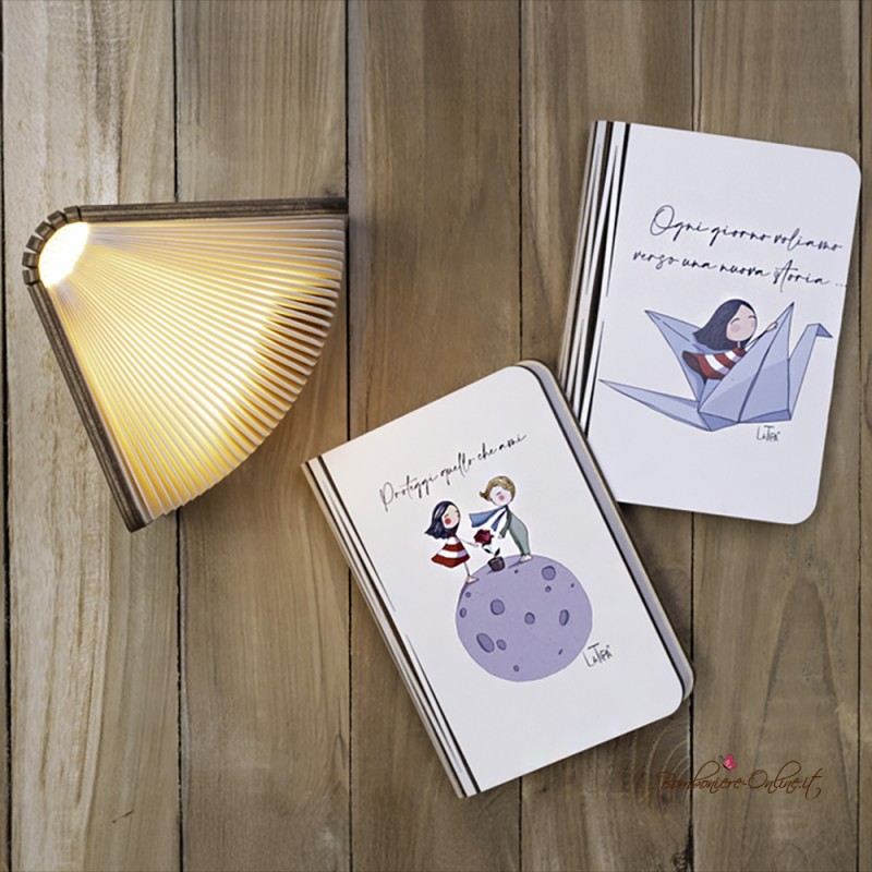 Bomboniera Solidale Lampada Libro Luminoso Serie "La Tipa"