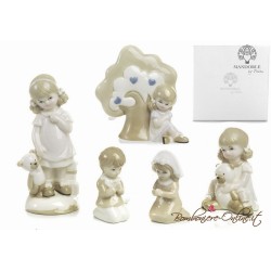 Bimba appoggiata all' albero collezione "Dolly"